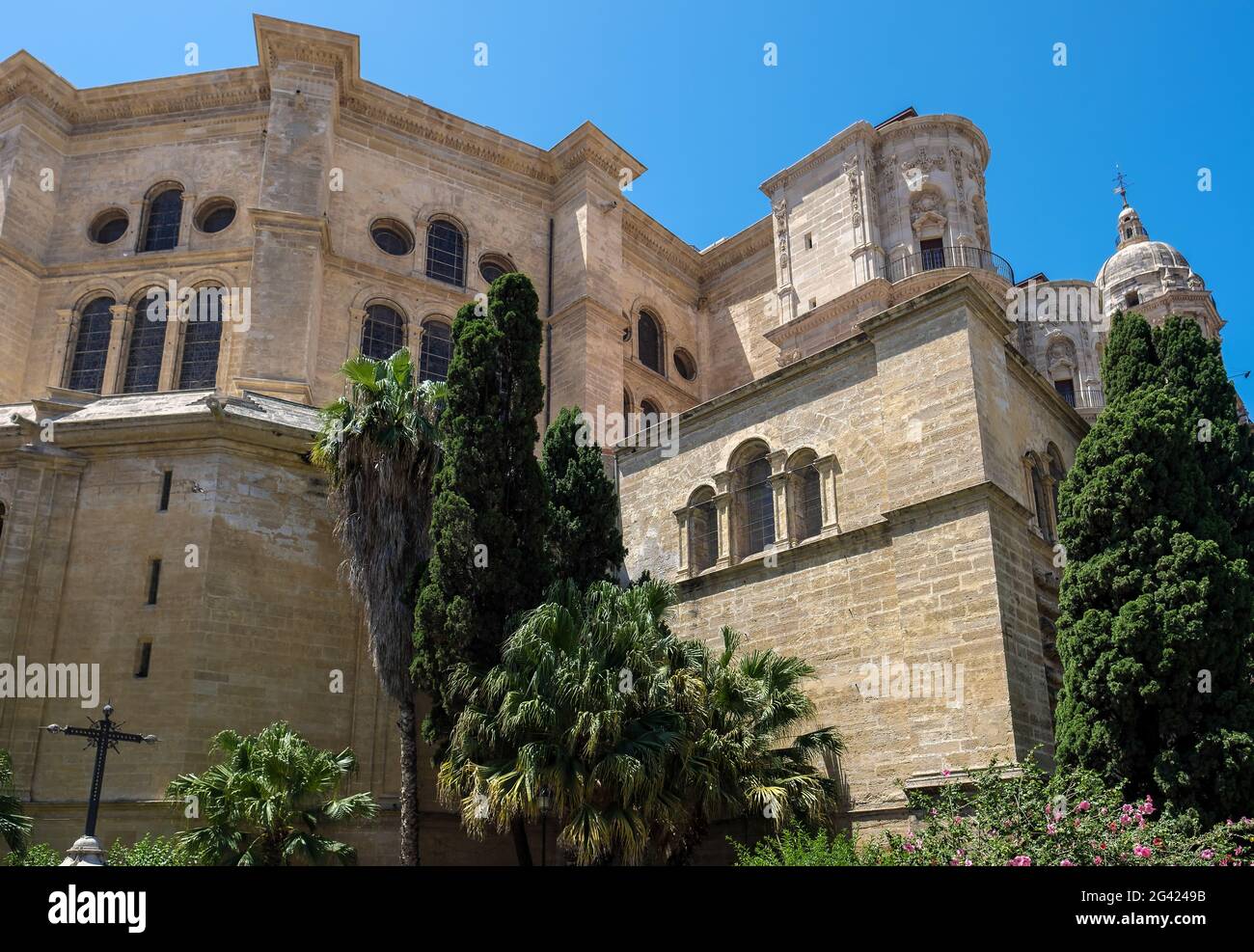 Vista exterior de la Catedral de la Encarnación en Málaga. Foto de stock