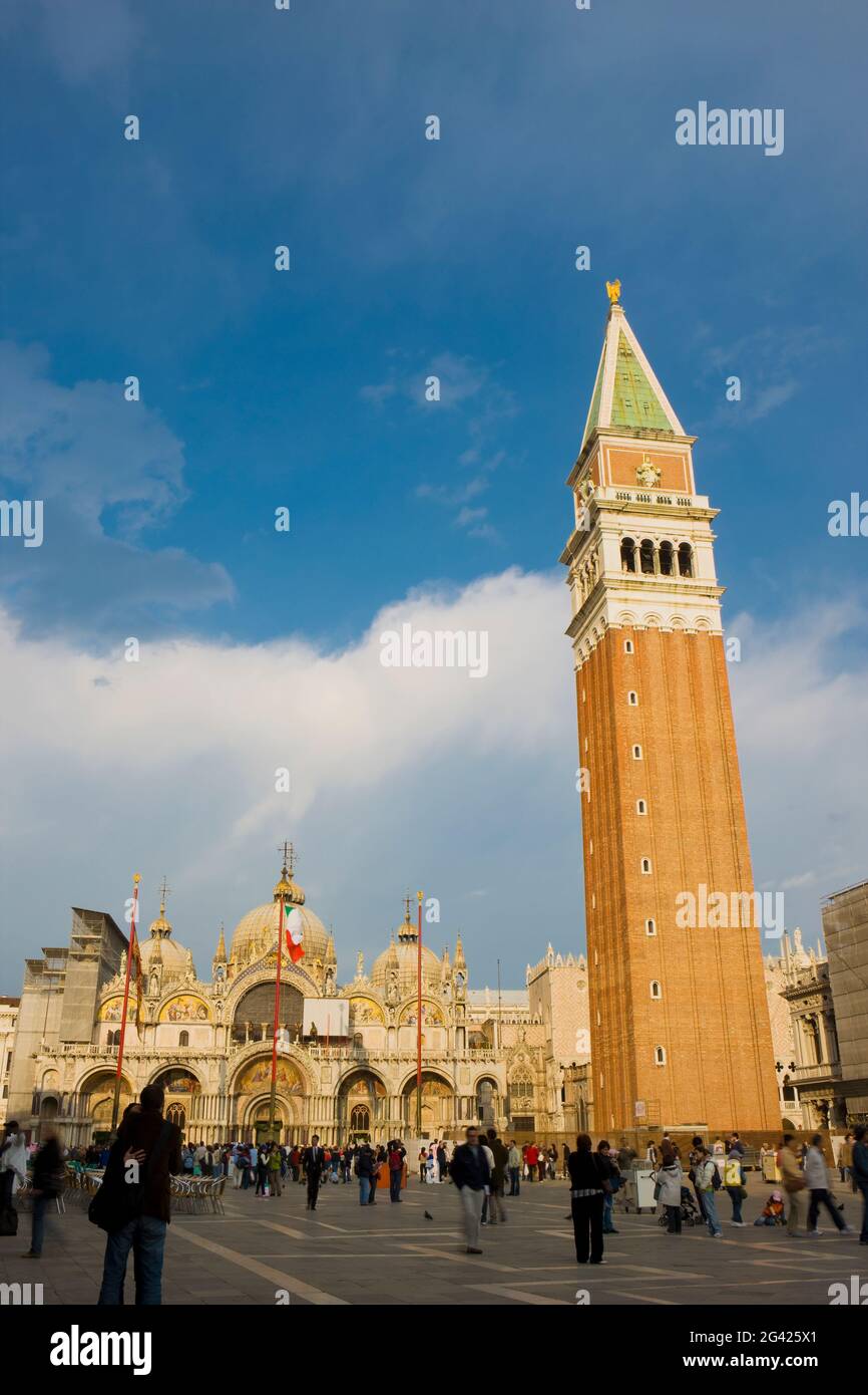 Plaza de San Marcos y Campanario, Venecia, Italia Foto de stock