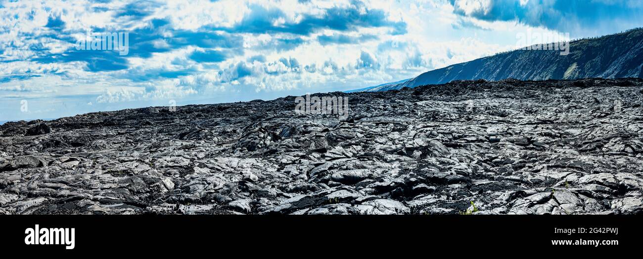 Paisaje con campo de lava, Parque Nacional de los Volcanes de Hawái, Islas Hawaii, Estados Unidos Foto de stock