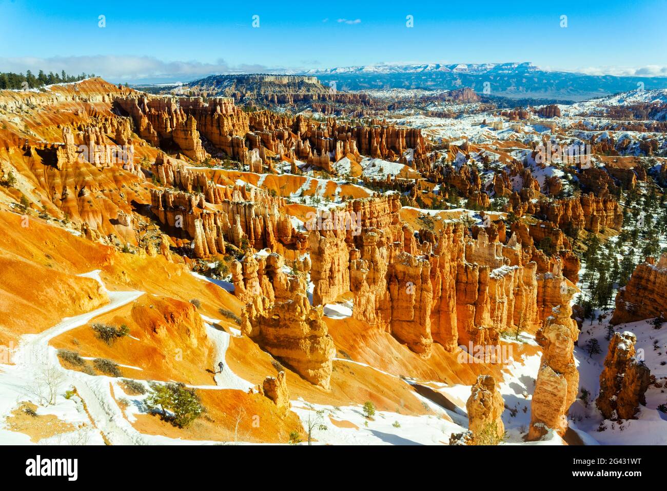 Majestuoso paisaje montañoso cubierto de nieve, Utah, Estados Unidos Foto de stock