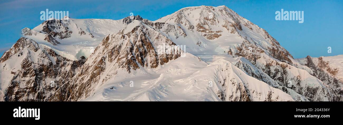 Pico nevado en la montaña, Denali, Alaska, Estados Unidos Foto de stock