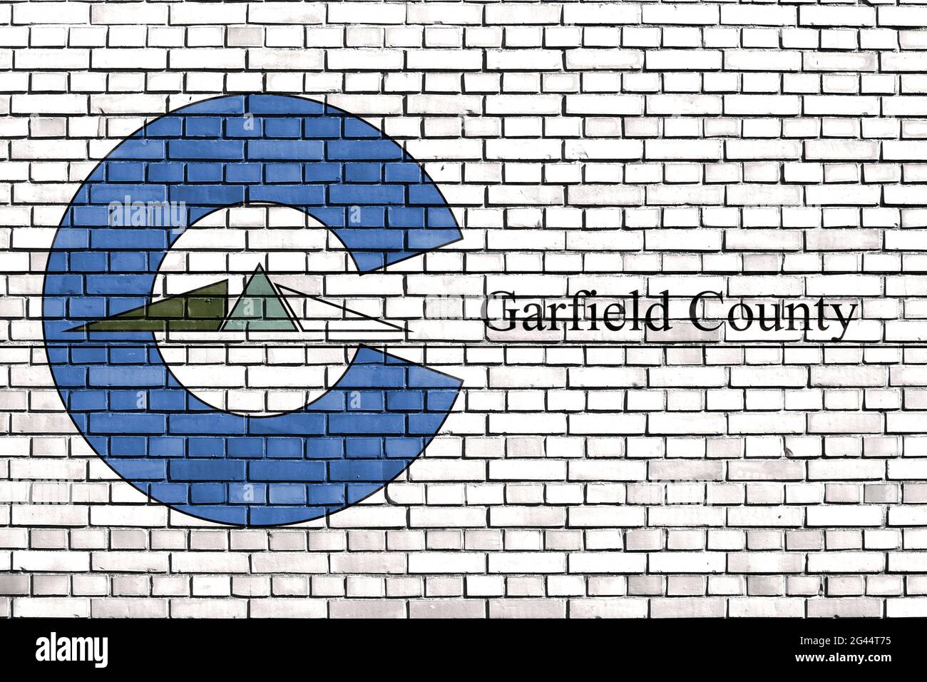 Bandera del Condado de Garfield, Colorado pintado en pared de ladrillo Foto de stock