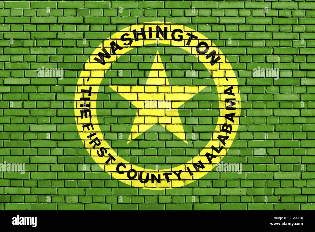 Bandera del Condado de Washington, Alabama pintada en pared de ladrillo Foto de stock
