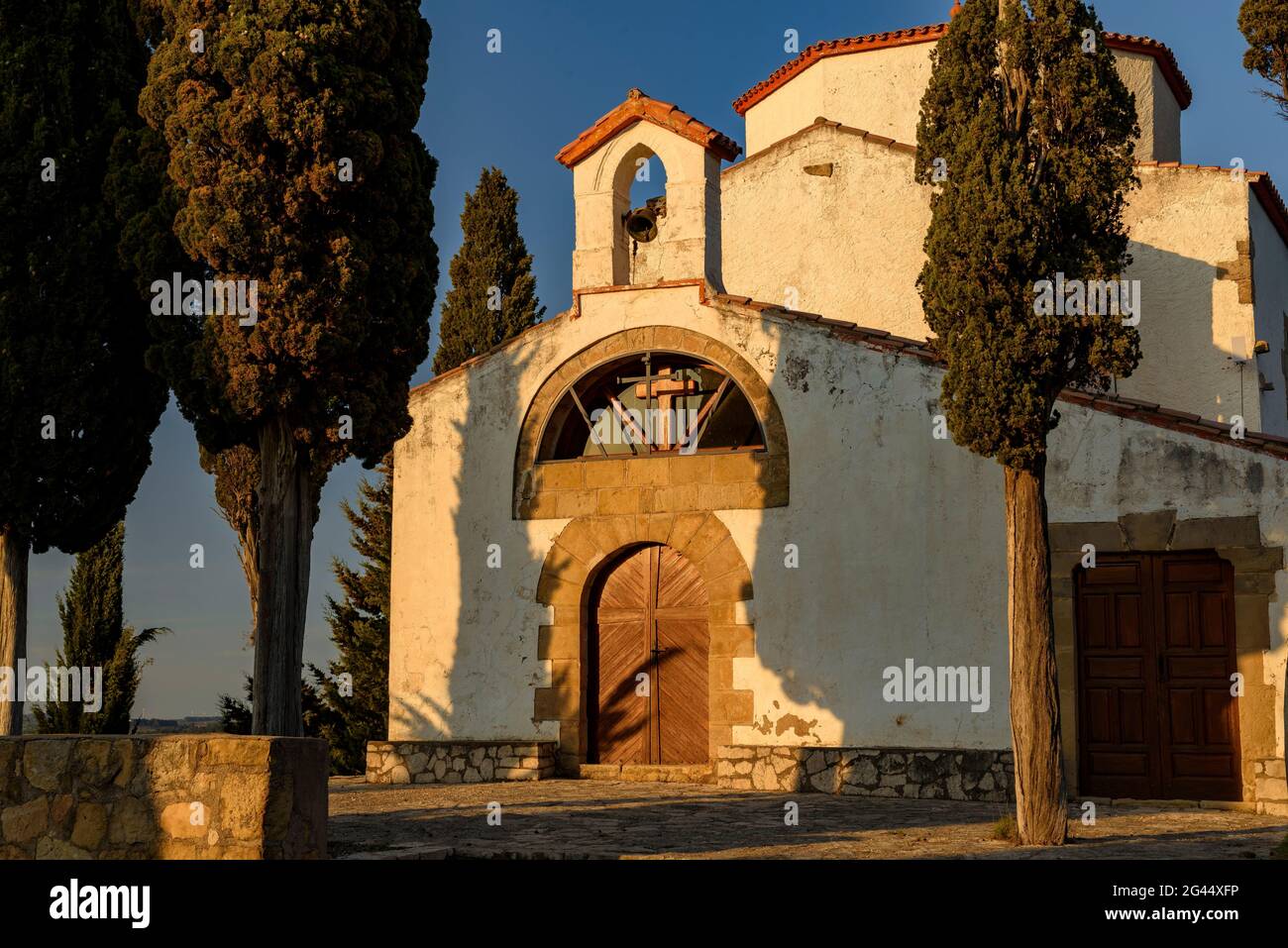 Puesta de sol desde la montaña y ermita de Sant Josep, en Bot (Terra Alta,  Tarragona, Cataluña, España) ESP: Atardecer desde la ermita de Sant Josep  (España Fotografía de stock - Alamy