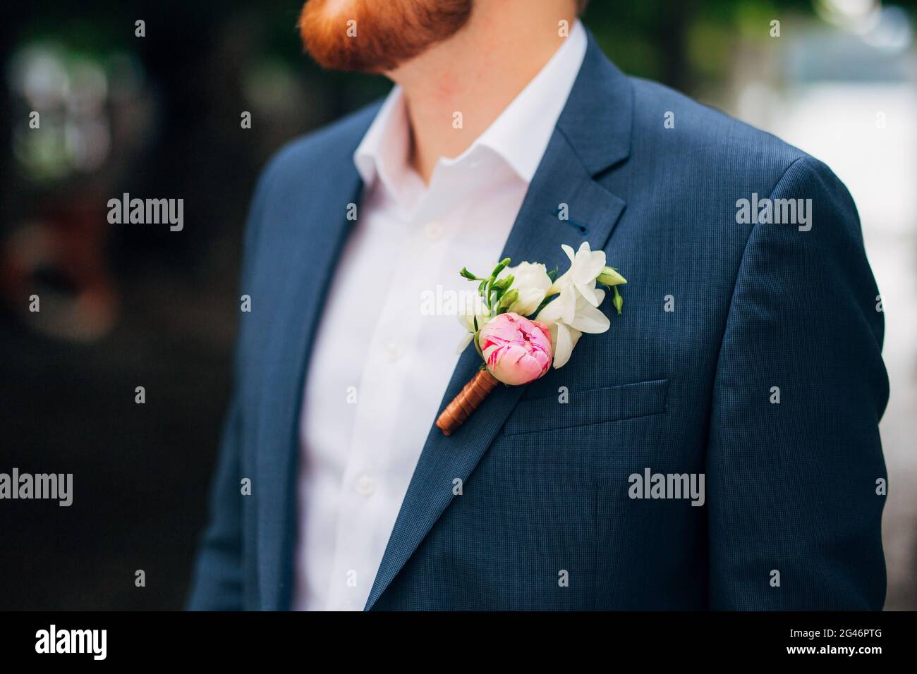 Boda flor arreglo floral para la solapa del novio Fotografía de stock -  Alamy