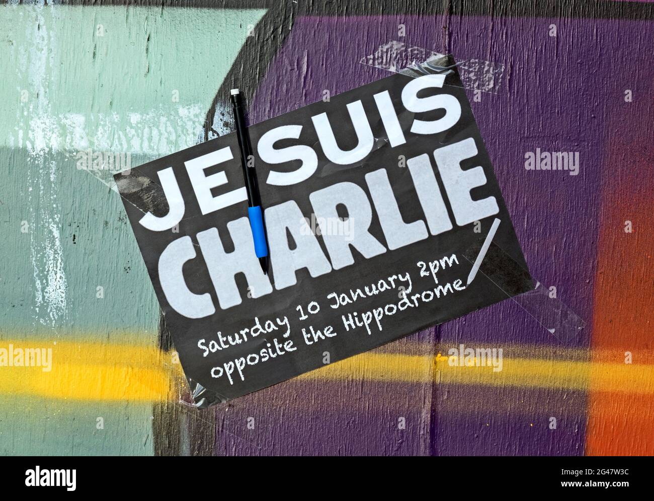 Bristol, Reino Unido, 10 de enero de 2015. El 7 de enero de 2015 se celebró una vigilia en el centro de la ciudad en respuesta al asesinato de 12 personas en las oficinas de la revista satírica Charlie Hebdo en París, Francia. Foto de stock