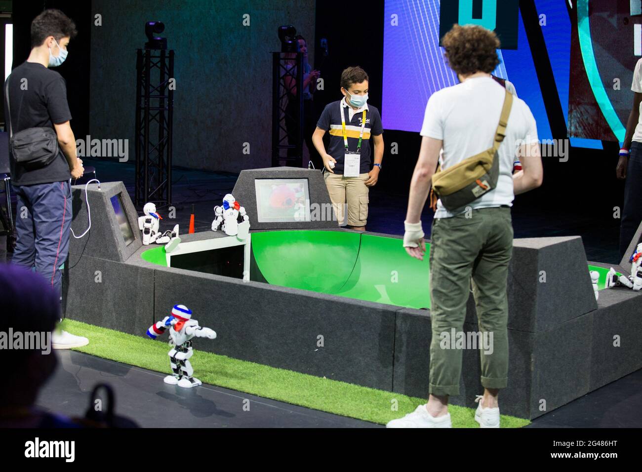 E-FOOT EURO Y ROBOTS - Edición 5th Tecnología Viva. VivaTech 2021 es la cita mundial para los startups y líderes que celebran la innovación. Es una reunión de las mentes, talentos y productos más brillantes del mundo en Porte de Versaille el 19 de junio de 2021 en París, Francia. Foto por Nasser Berzane/ABACAPRESS.COM Foto de stock