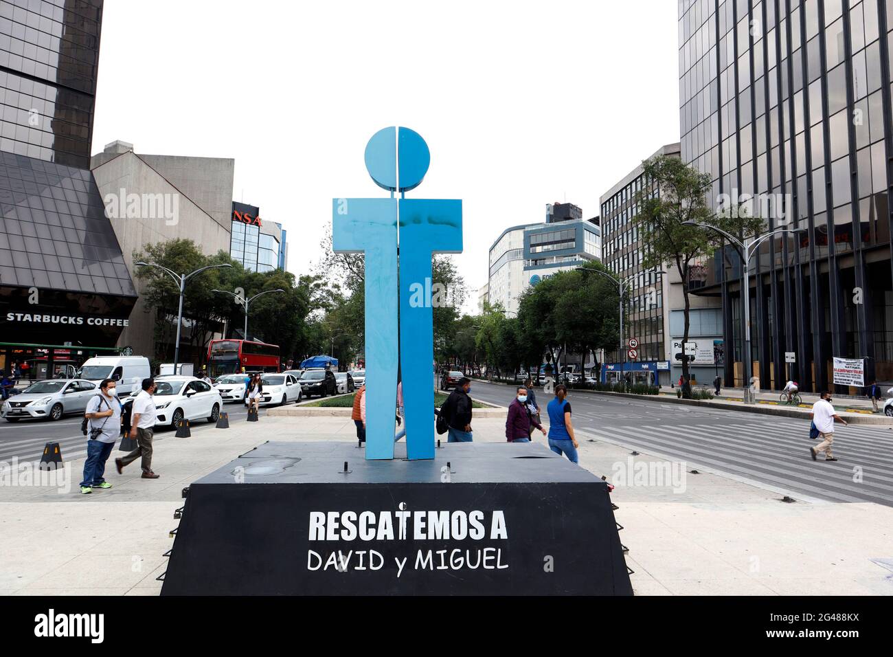 CIUDAD DE MÉXICO, MÉXICO 19 DE JUNIO: Antimonumento en memoria de David  Ramírez Valenzuela y Miguel Angel Rivera Díaz, el 5 de enero de 2012,  cuando viajaban de Ciudad de México a
