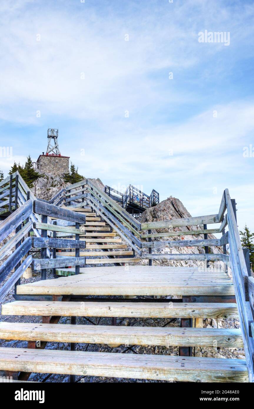 Restos de la histórica Cosmic Ray y Old Weather Station sobre Sulphur
