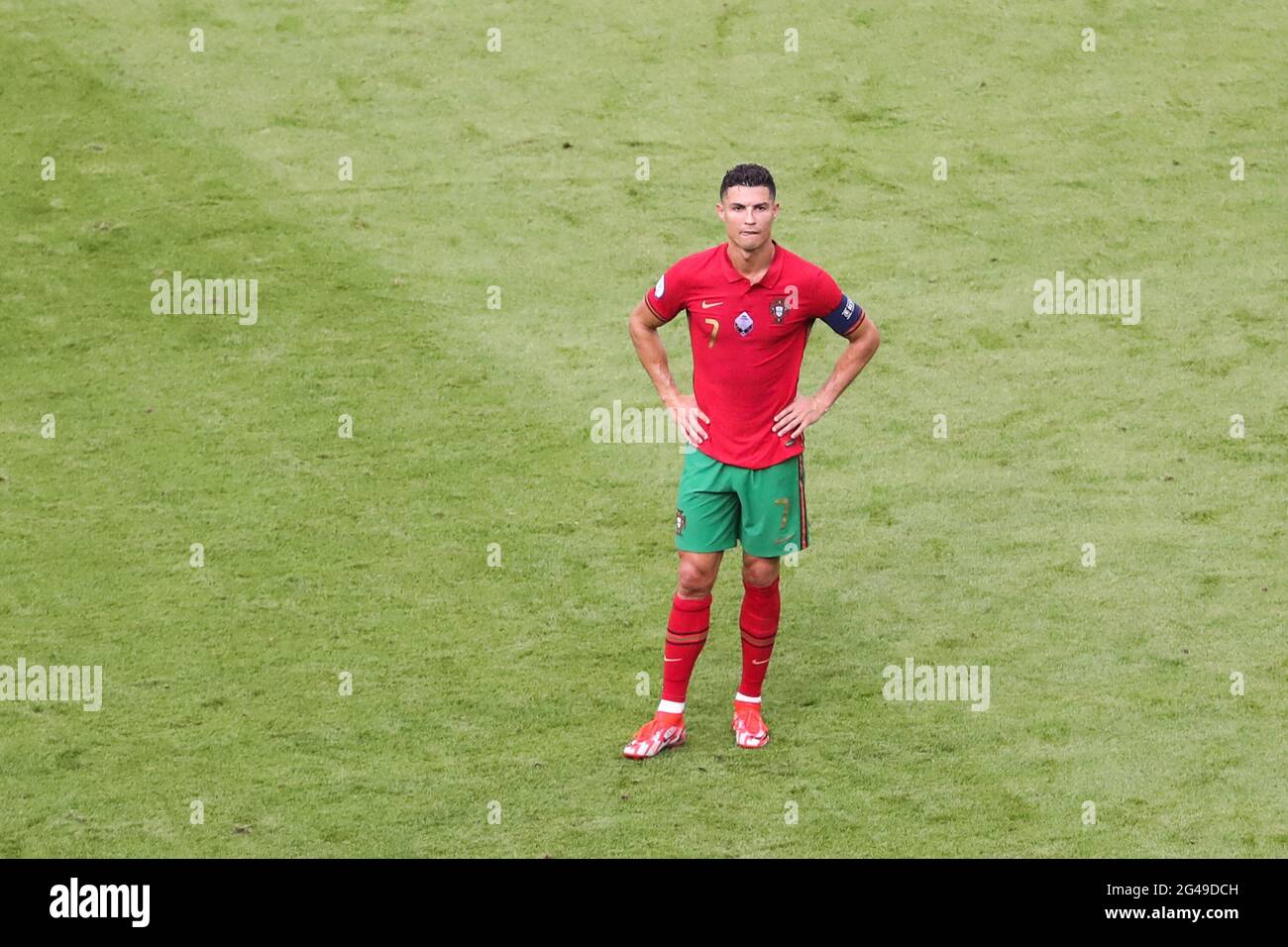 Munich, Alemania. 19th de junio de 2021. Cristiano Ronaldo de Portugal reacciona durante el partido del Campeonato de la UEFA EURO 2020 del Grupo F entre Portugal y Alemania en Munich, Alemania, el 19 de junio de 2021. Crédito: Shan Yuqi/Xinhua/Alamy Live News Foto de stock