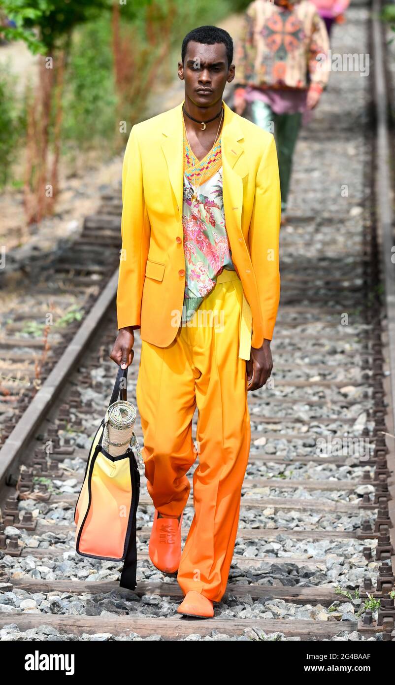 Milán, Italia. 20th de junio de 2021. Semana de la Moda de Milán, Verano de  Primavera de los Hombres. 2022 Milán, Moda masculina Primavera Verano 2022.  Etro Pictured: Modelo de Crédito: Agencia