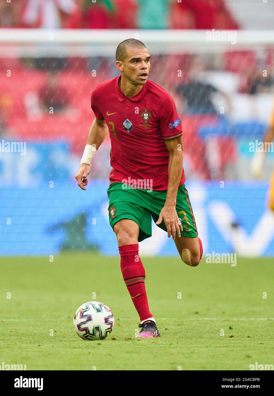 Munich, Alemania. 19th de junio de 2021. PEPE, POR 3 en el partido del Grupo F PORTUGAL, Alemania. , . en la temporada 2020/2021 del 19 de junio de 2021 en Munich, Alemania. Crédito: Peter Schatz/Alamy Live News Foto de stock