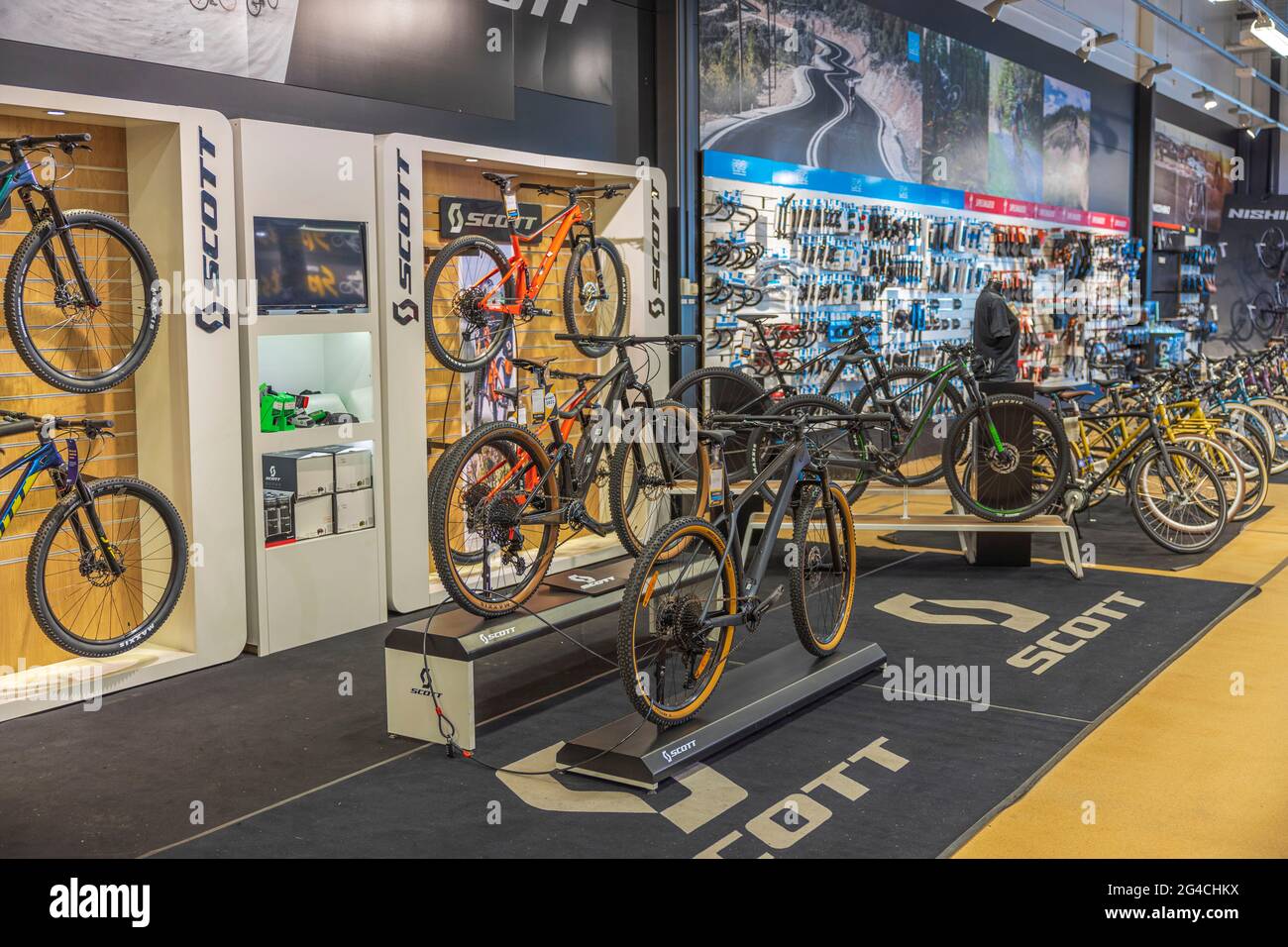 Hermosa vista del interior de la tienda de bicicletas sueca Fotografía de  stock - Alamy