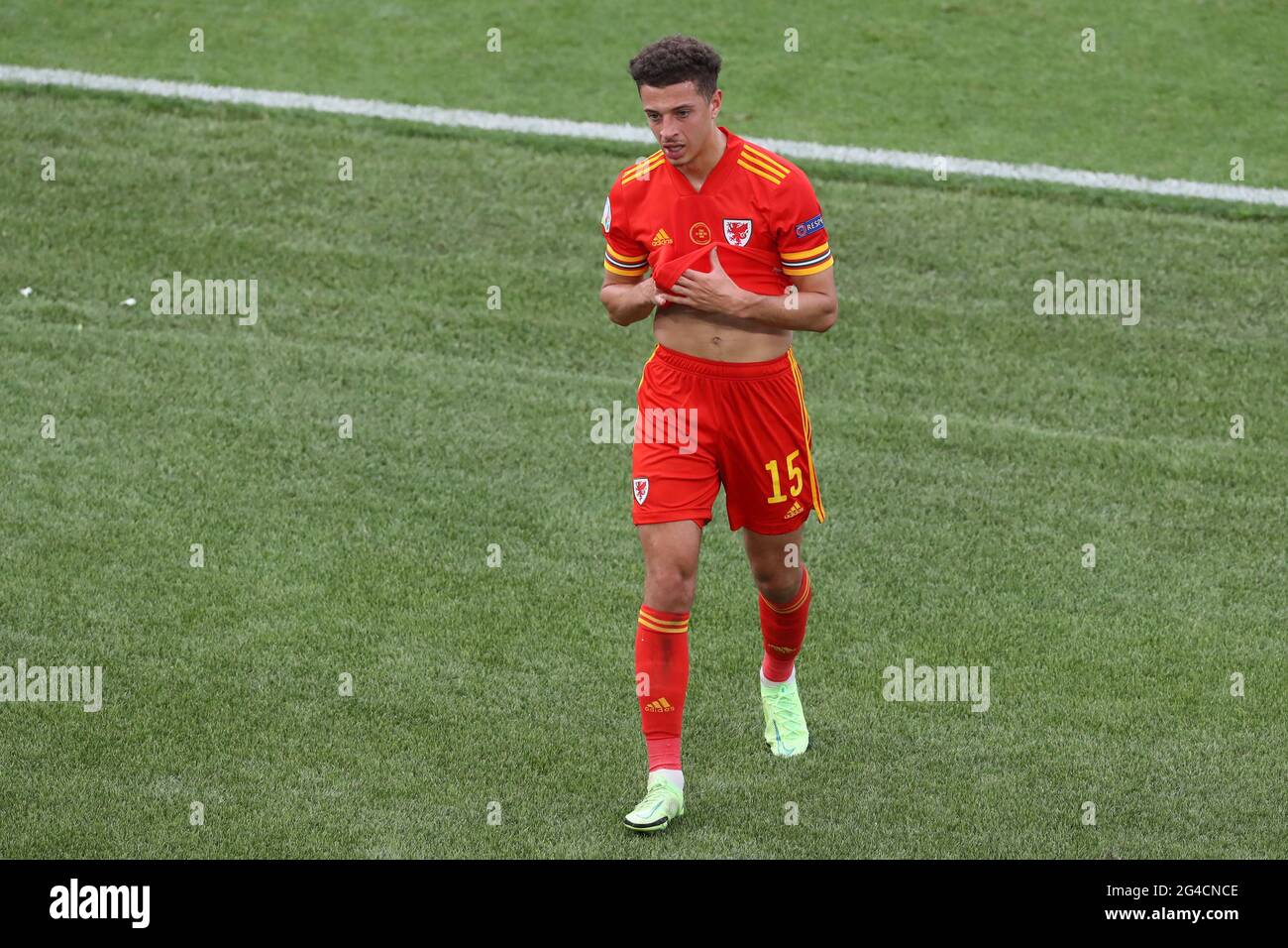 decidir Instantáneamente yeso Tarjeta roja uefa fotografías e imágenes de alta resolución - Página 6 -  Alamy