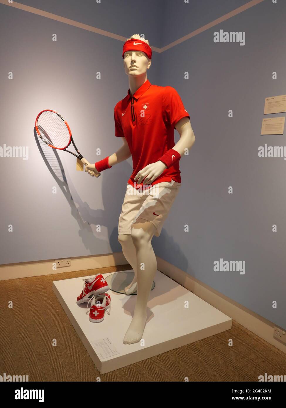 20 lotes de sus victorias en Grand Slam ofrecidos para subasta en Londres  el 23 de junio. Desde una raqueta que utilizó en su legendario colmillo con  Rafael Nadal en Wimbledon en