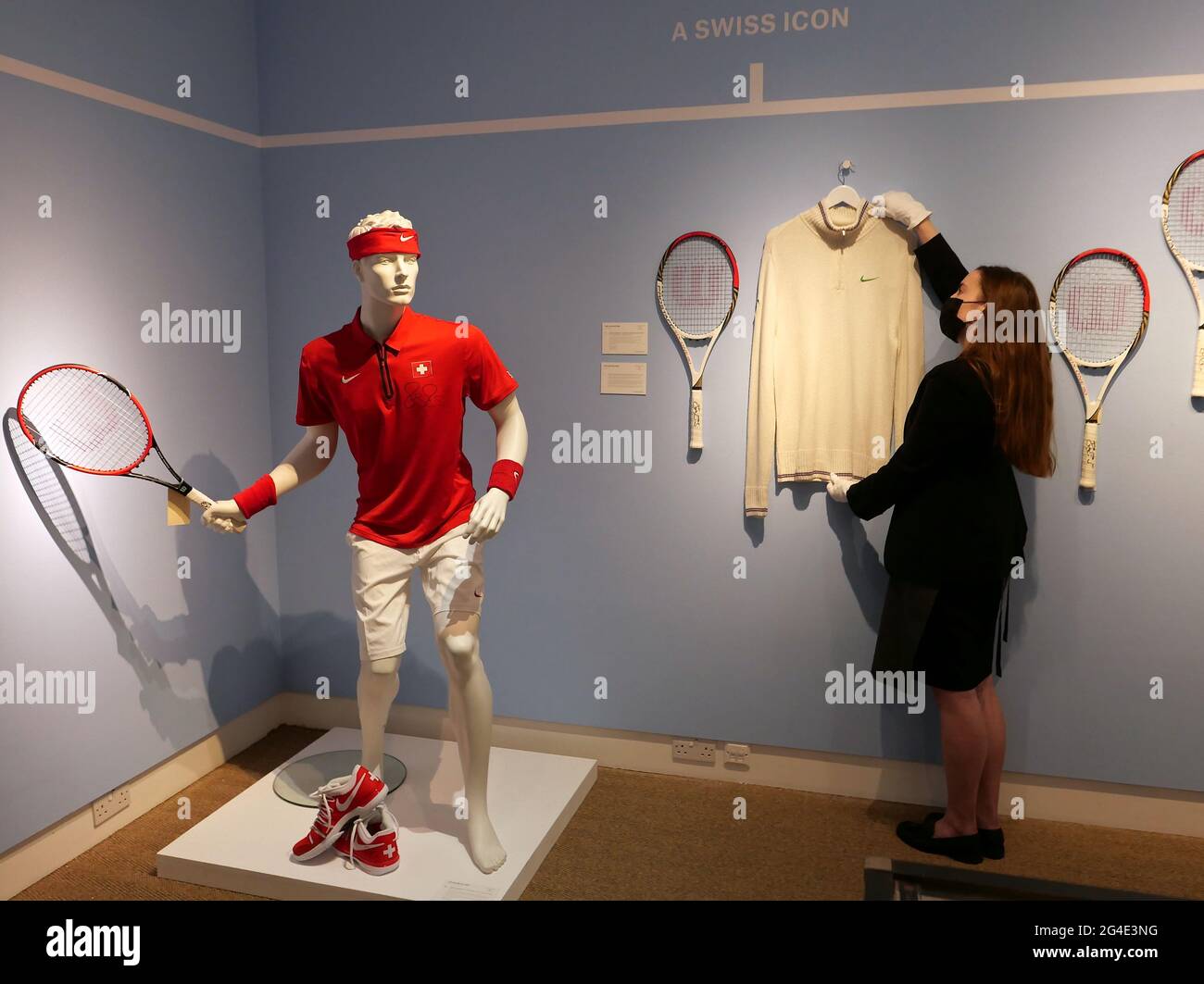 20 lotes de sus victorias en Grand Slam ofrecidos para subasta en Londres  el 23 de junio. Desde una raqueta que utilizó en su legendario colmillo con  Rafael Nadal en Wimbledon en