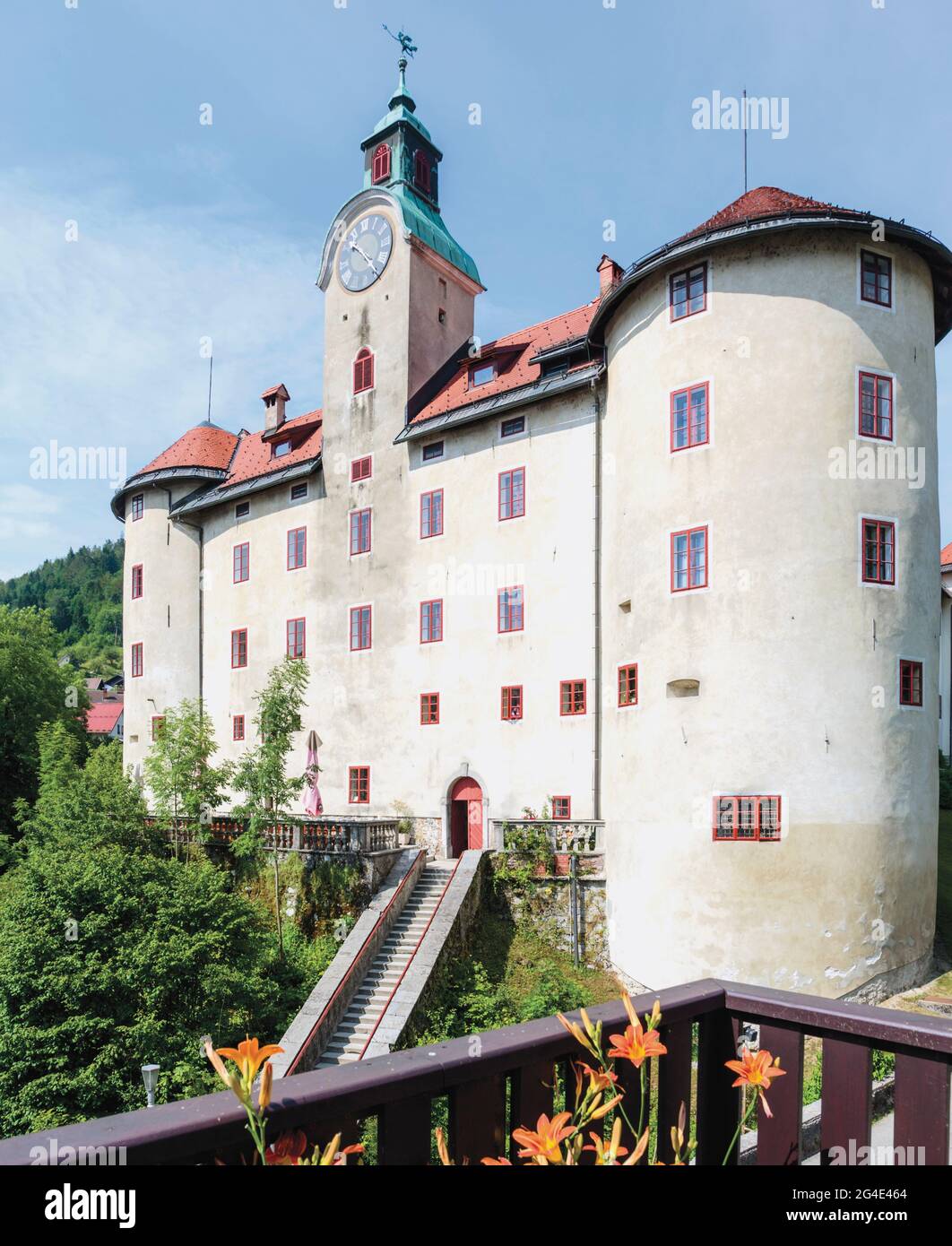 Idrija, Litoral Eslovena, Eslovenia. Castillo Gewerkenegg. El castillo alberga el museo de la ciudad que incluye la historia de la minería del mercurio en Idrija. Foto de stock