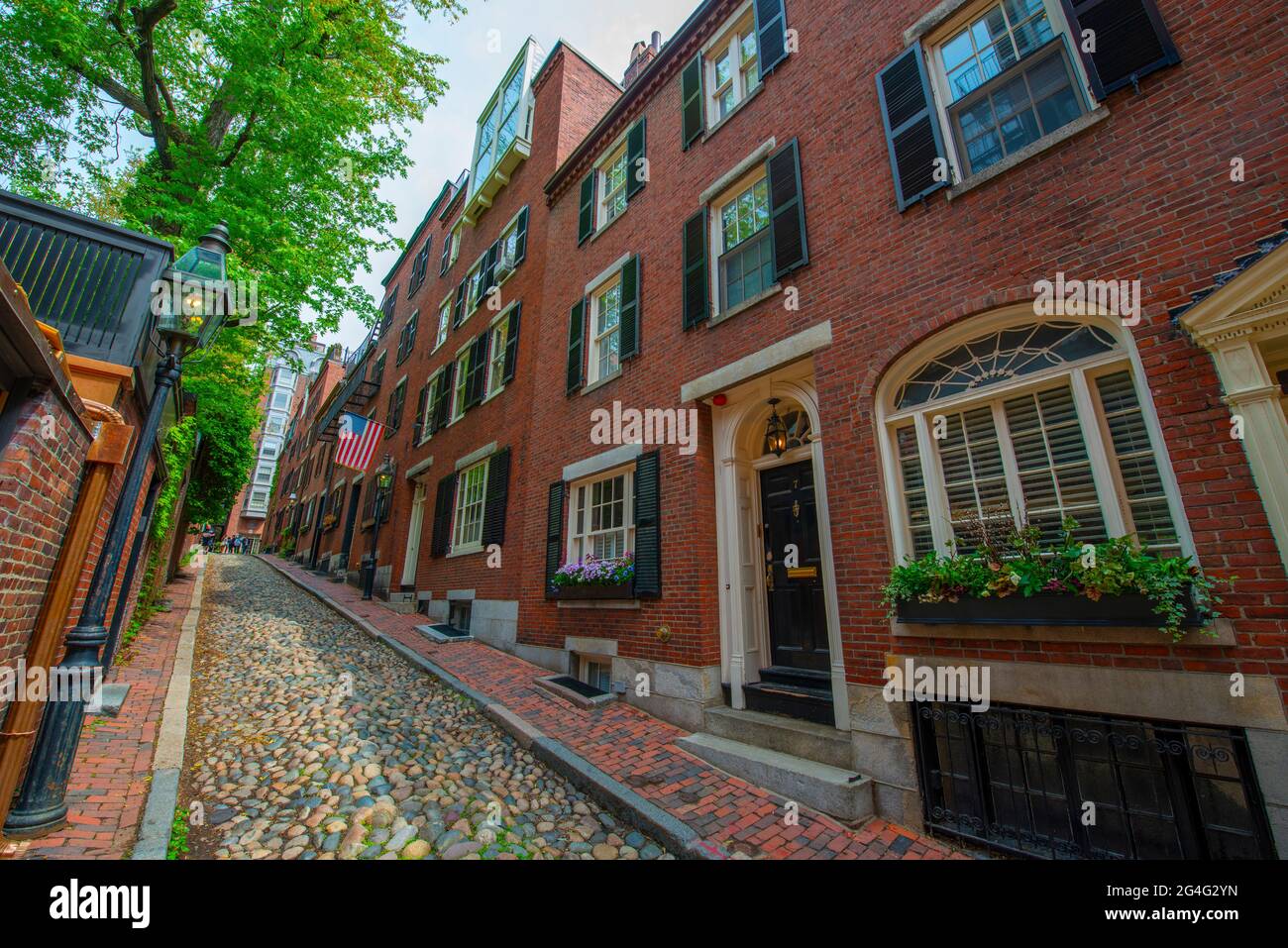 Acorn Street Com Paralelepípedos Casas Fileira Históricas Beacon Hill  Centro fotos, imagens de © jiawangkun #482946346