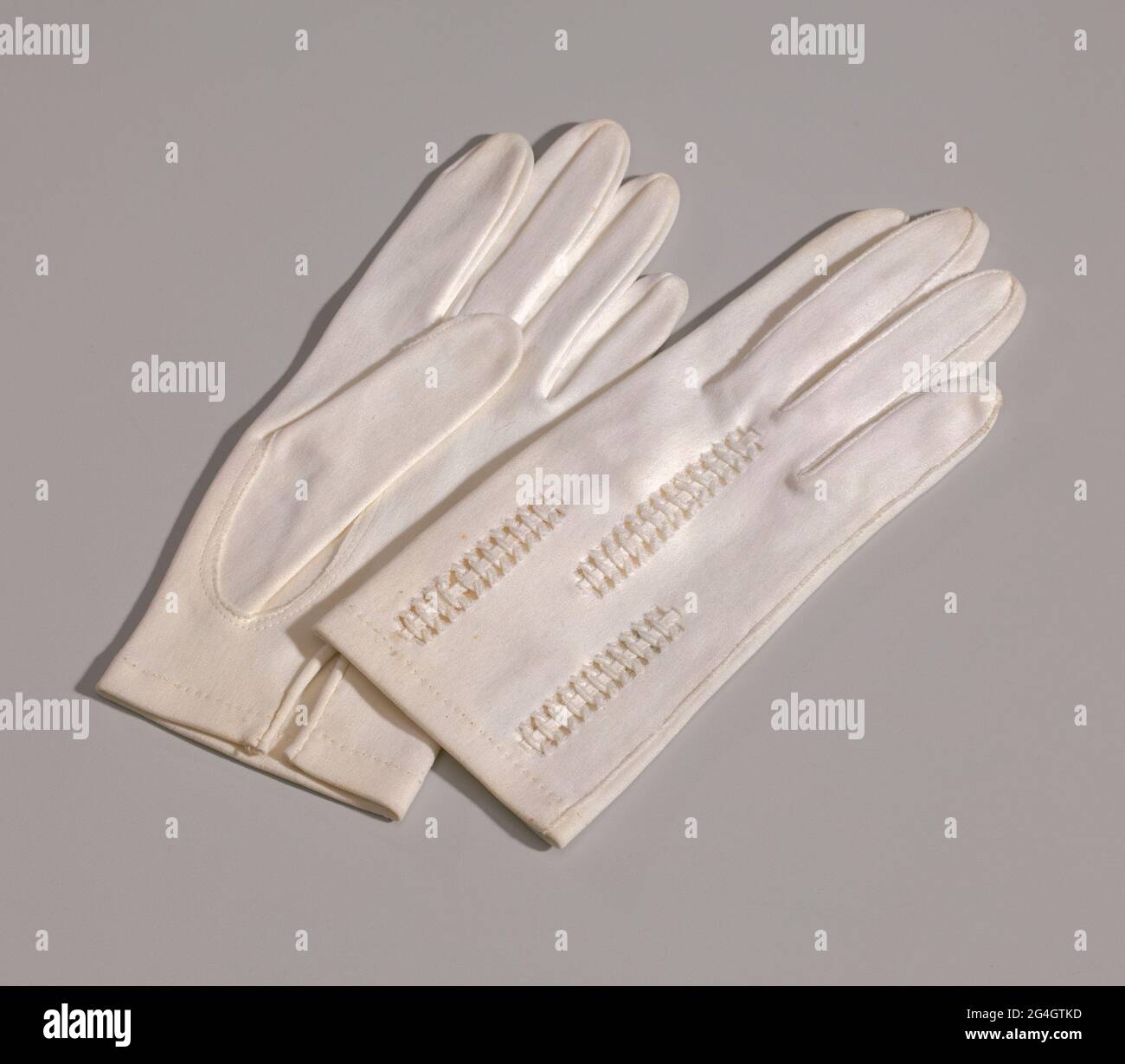 Fabricantes de guantes fotografías e imágenes de alta resolución - Alamy