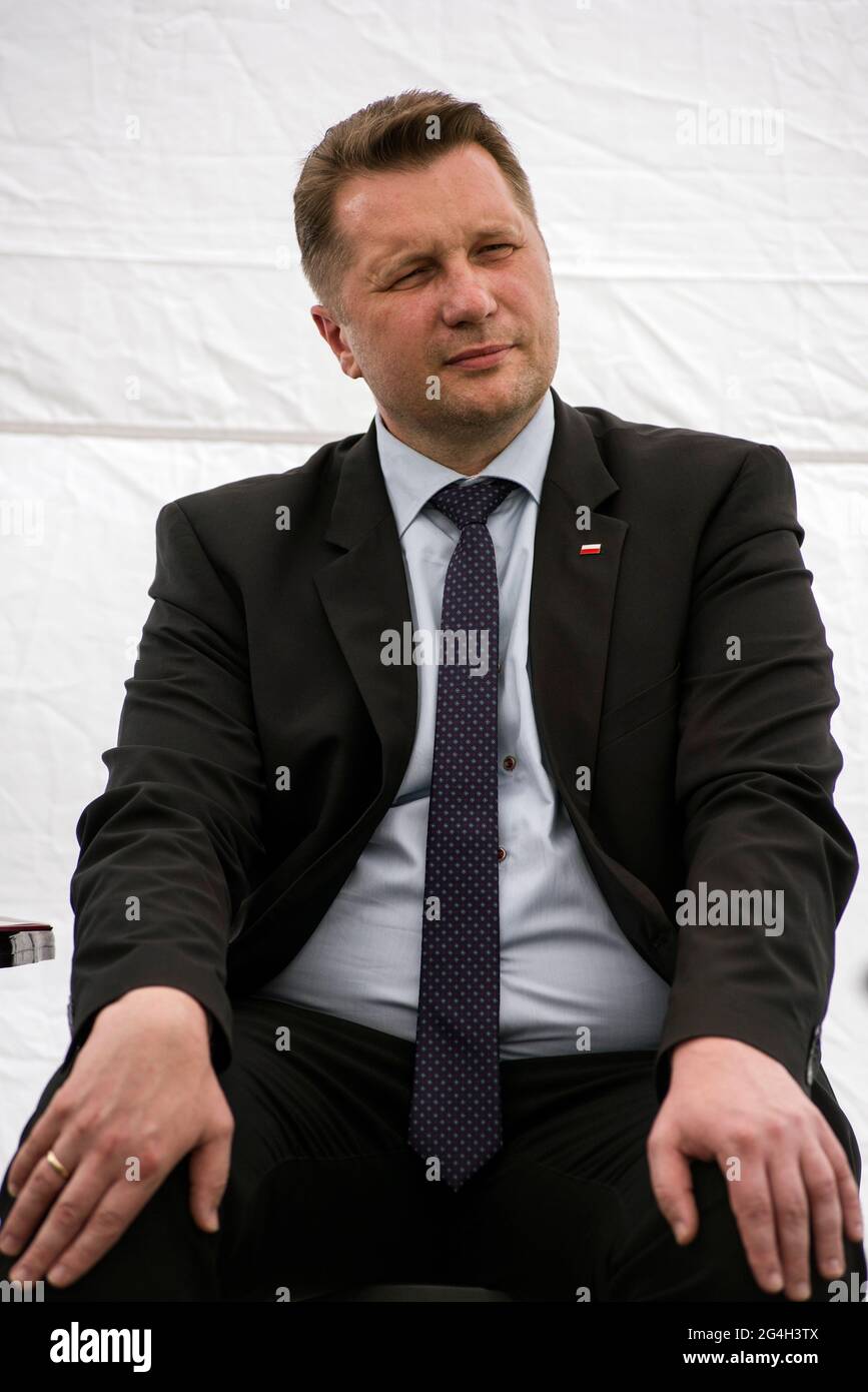 Varsovia, Polonia. 21st de junio de 2021. El Ministro de Educación y Ciencia, Przemyslaw Czarnek, asistió a la conferencia de prensa sobre el Programa Nacional de Desarrollo de la Lectura adoptado con la presencia del Viceprimer Ministro y Ministro de Cultura, Patrimonio Nacional y Deporte, Piotr Glinski, y el Ministro de Educación y Ciencia, Przemyslaw Czarnek. (Foto de Attila Husejnow/SOPA Images/Sipa USA) Crédito: SIPA USA/Alamy Live News Foto de stock
