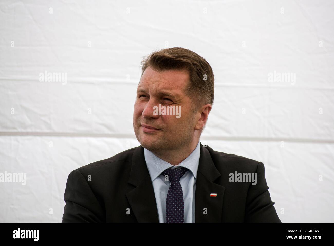 Varsovia, Polonia. 21st de junio de 2021. El Ministro de Educación y Ciencia, Przemyslaw Czarnek, asistió a la conferencia de prensa sobre el Programa Nacional de Desarrollo de la Lectura adoptado con la presencia del Viceprimer Ministro y Ministro de Cultura, Patrimonio Nacional y Deporte, Piotr Glinski, y el Ministro de Educación y Ciencia, Przemyslaw Czarnek. (Foto de Attila Husejnow/SOPA Images/Sipa USA) Crédito: SIPA USA/Alamy Live News Foto de stock
