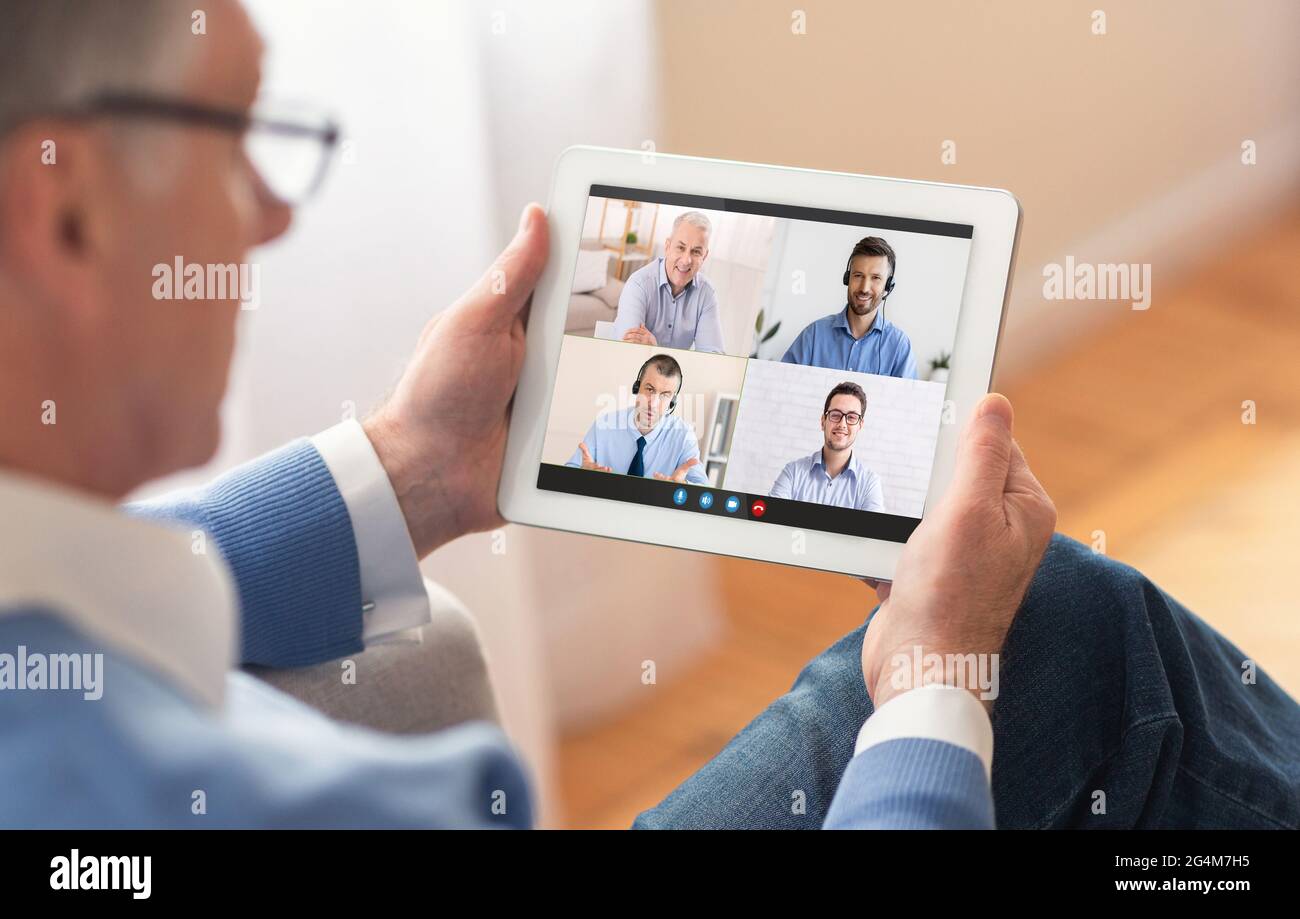 Llamada en línea, videoconferencia empresarial, chat familiar y modernos gadgets para comunicación remota Foto de stock