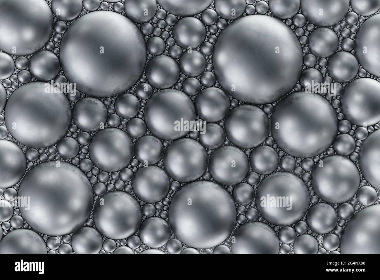 Fondo abstracto que consiste en múltiples círculos de plata o esferas de metal, acero o aluminio. 3D renderizado Foto de stock