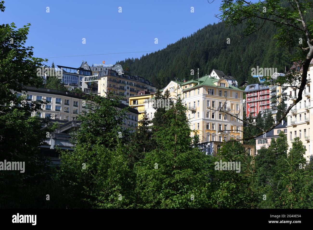 Blick auf Bad Gastein, den berühmten österreichischen Kurort im Nationalpark Hohe Tauern en Salzburgo, Österreich Foto de stock