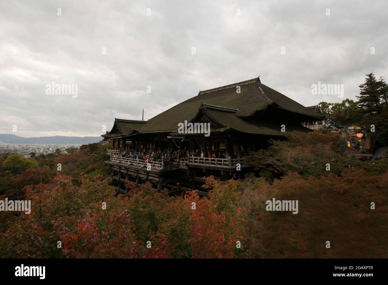 El 'Templo de Agua Pura' Kiyomizudera en Kioto, Japón Foto de stock