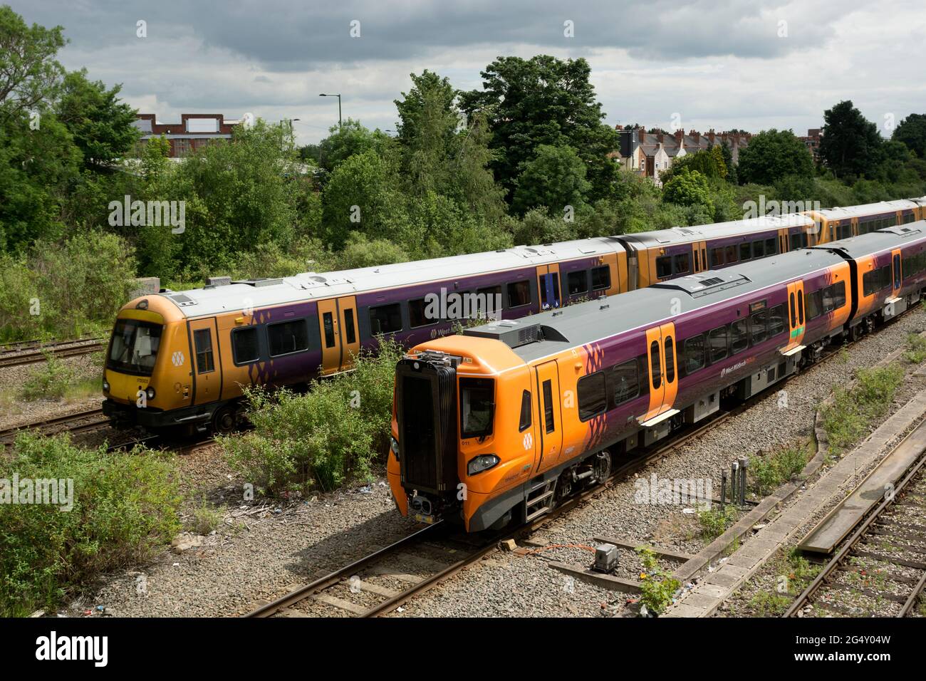 West Midlands Ferroviario clase 172 y clase 196 en Tyseley, Birmingham, West Midlands, Inglaterra, Reino Unido Foto de stock