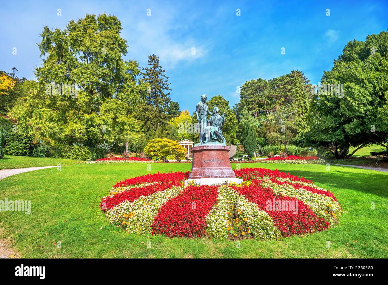 Monumento a los compositores Joseph Lanner y Johann Strauss en el parque en la ciudad balneario austríaca. Baden cerca de Viena, Austria Foto de stock