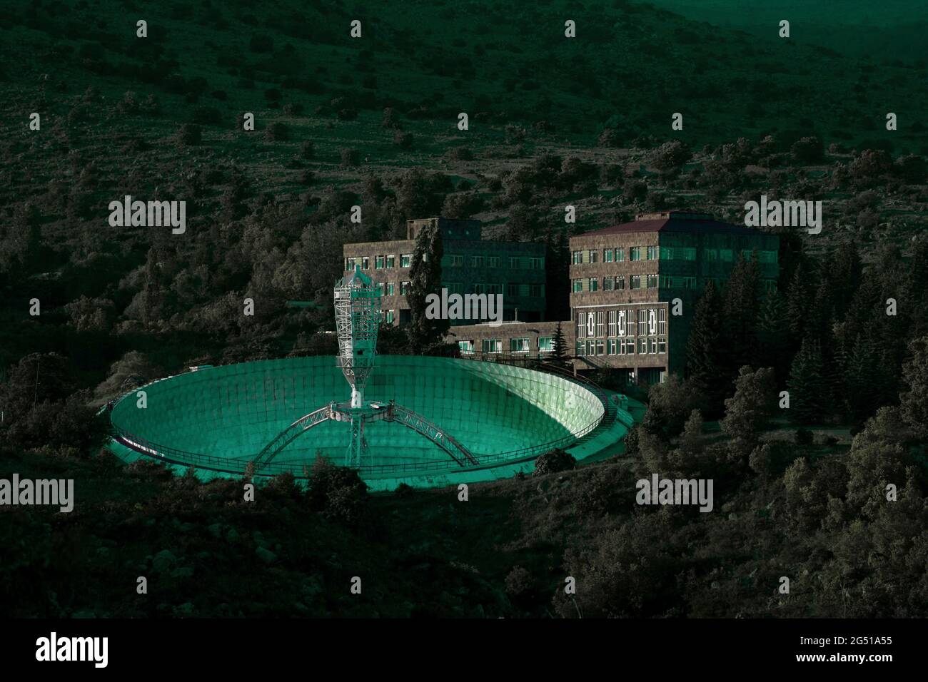Disparo aéreo del Telescopio Radio Óptico Orgov o del Telescopio Radio  Espejo Herouni en Orgov, Armenia Fotografía de stock - Alamy