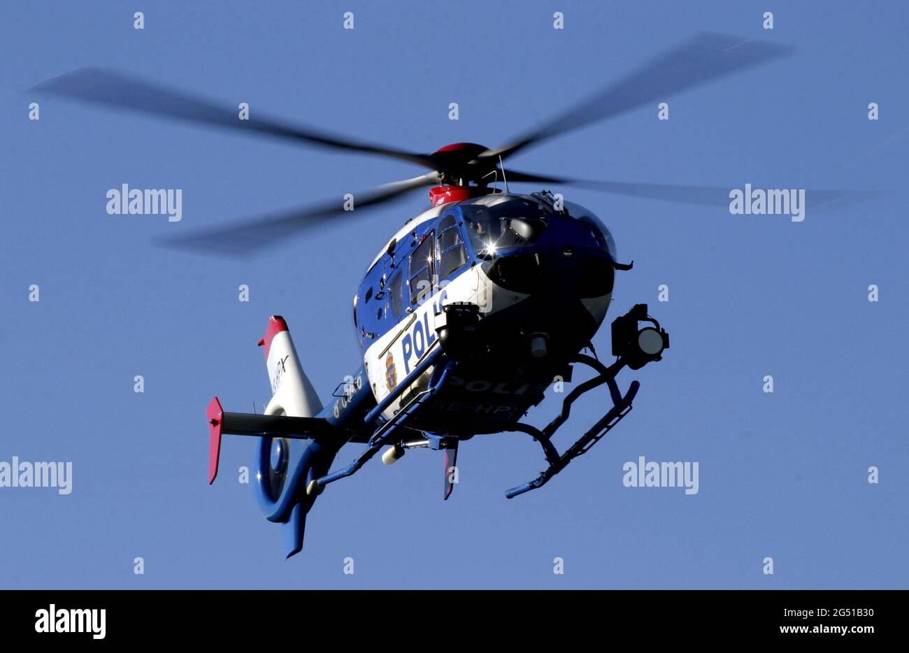 Un helicóptero de policía con cámara térmica Fotografía de stock - Alamy