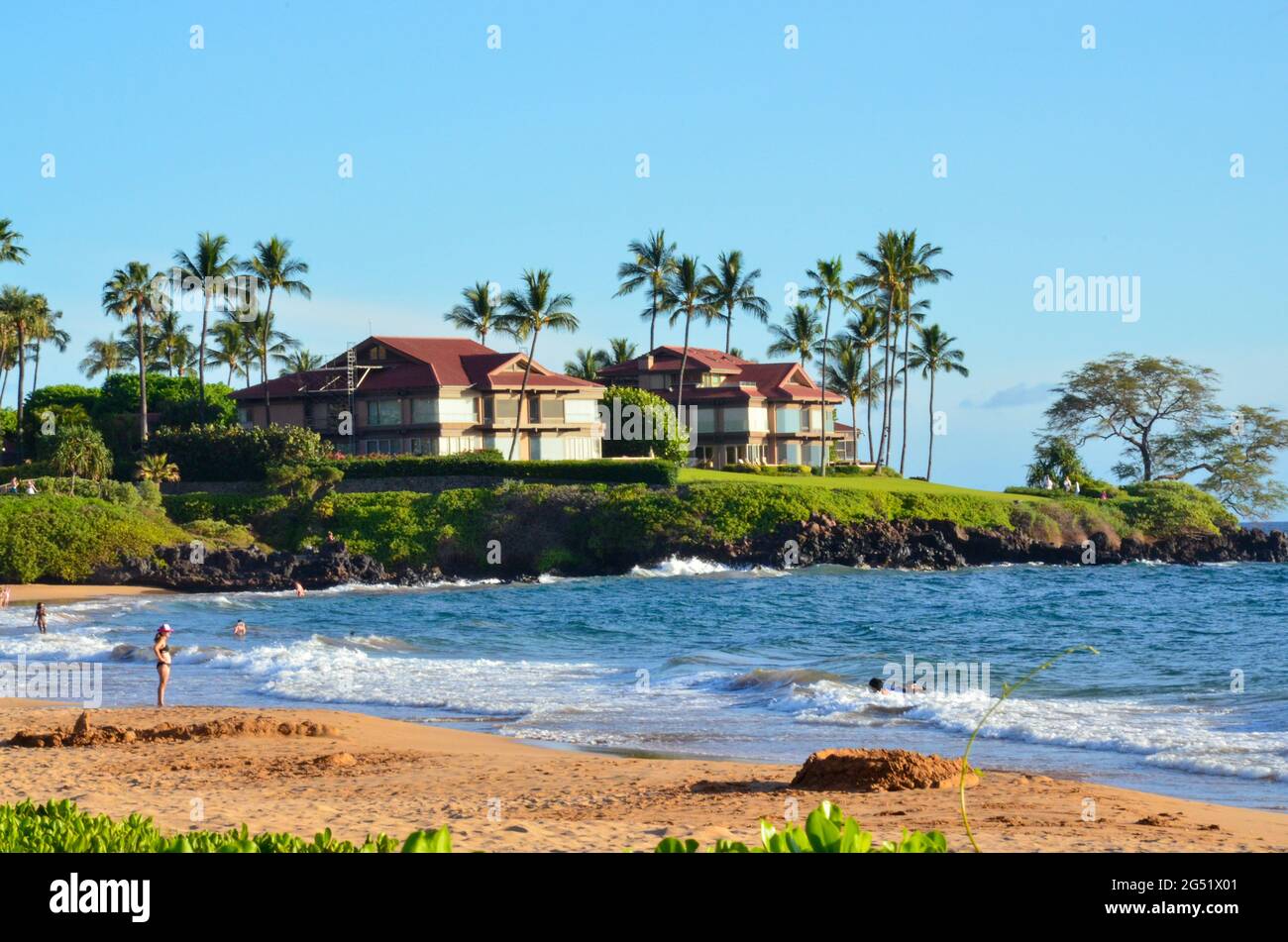 Vista de la comunidad residencial de Wailea Point en la playa. Maui, Isla Hawaii, Estados Unidos. 9 de junio de 2021. Foto de stock