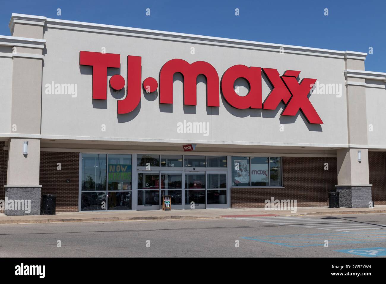 Varsovia - Circa Junio 2021: T.J. Ubicación de la tienda Maxx. T.J Maxx es  una cadena de tiendas de descuento que incluye ropa, zapatos y accesorios  de marca con estilo Fotografía de