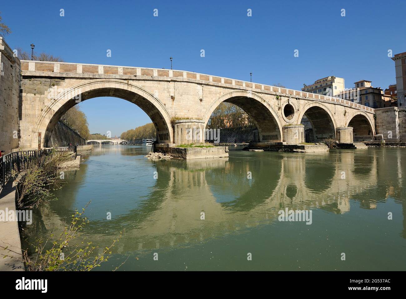 Italia, Roma, río Tíber, Ponte Sisto bridge Foto de stock