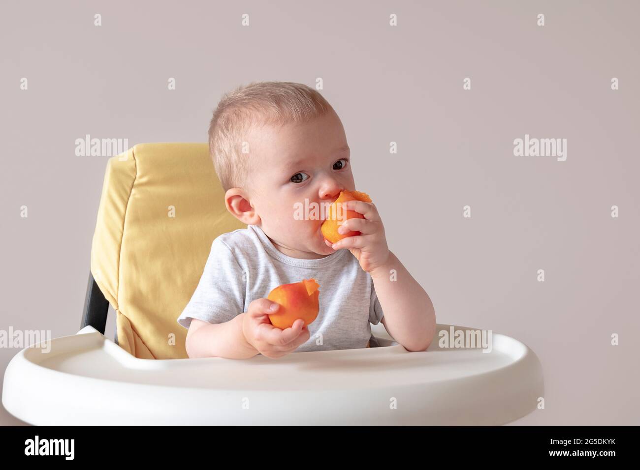 Bebé fruta fotos de stock, imágenes de Bebé fruta sin royalties