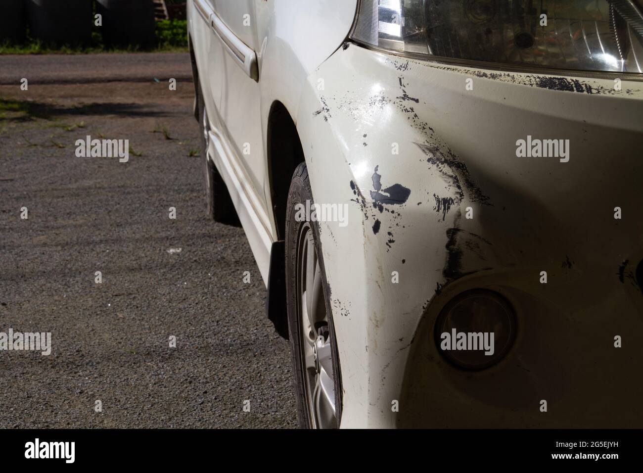 Arañazos en el coche fotografías e imágenes de alta resolución - Alamy