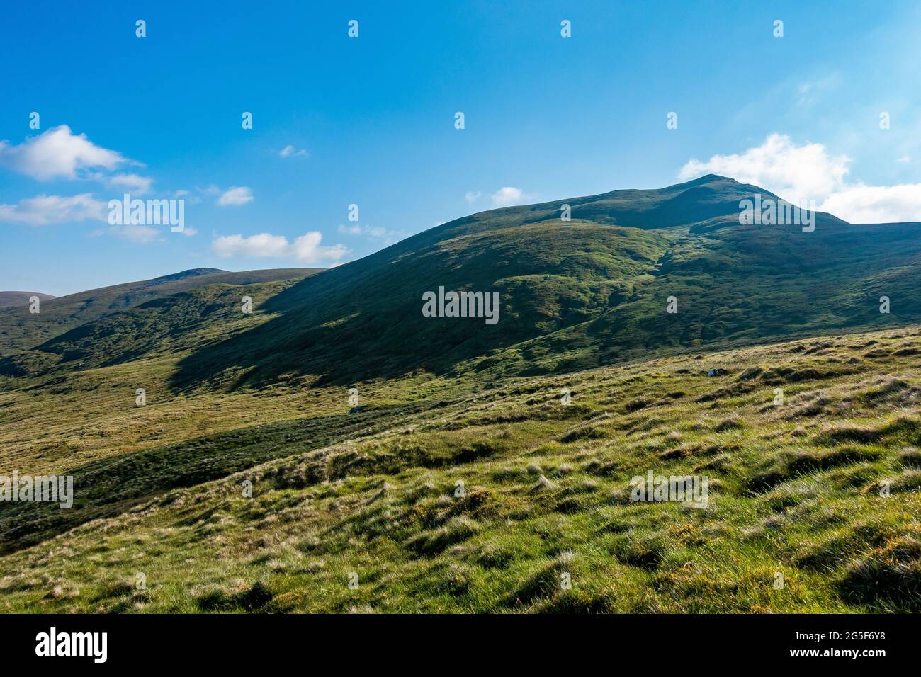 La montaña munro de Meall Corranaich, parte de la cordillera Ben Lawers en Escocia Foto de stock