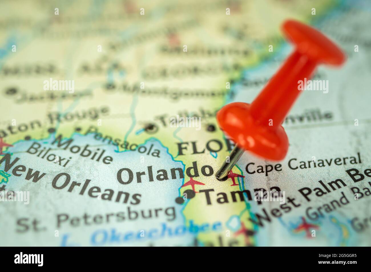 Ubicación Ciudad de Orlando en Florida, mapa con pin rojo apuntando hacia cerca, Estados Unidos