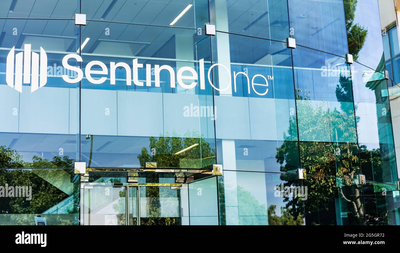 Sep 26, 2020 Mountain View / CA / USA - SentinelOne sede en Silicon Valley; SentinelOne Inc es una empresa de ciberseguridad estadounidense Foto de stock