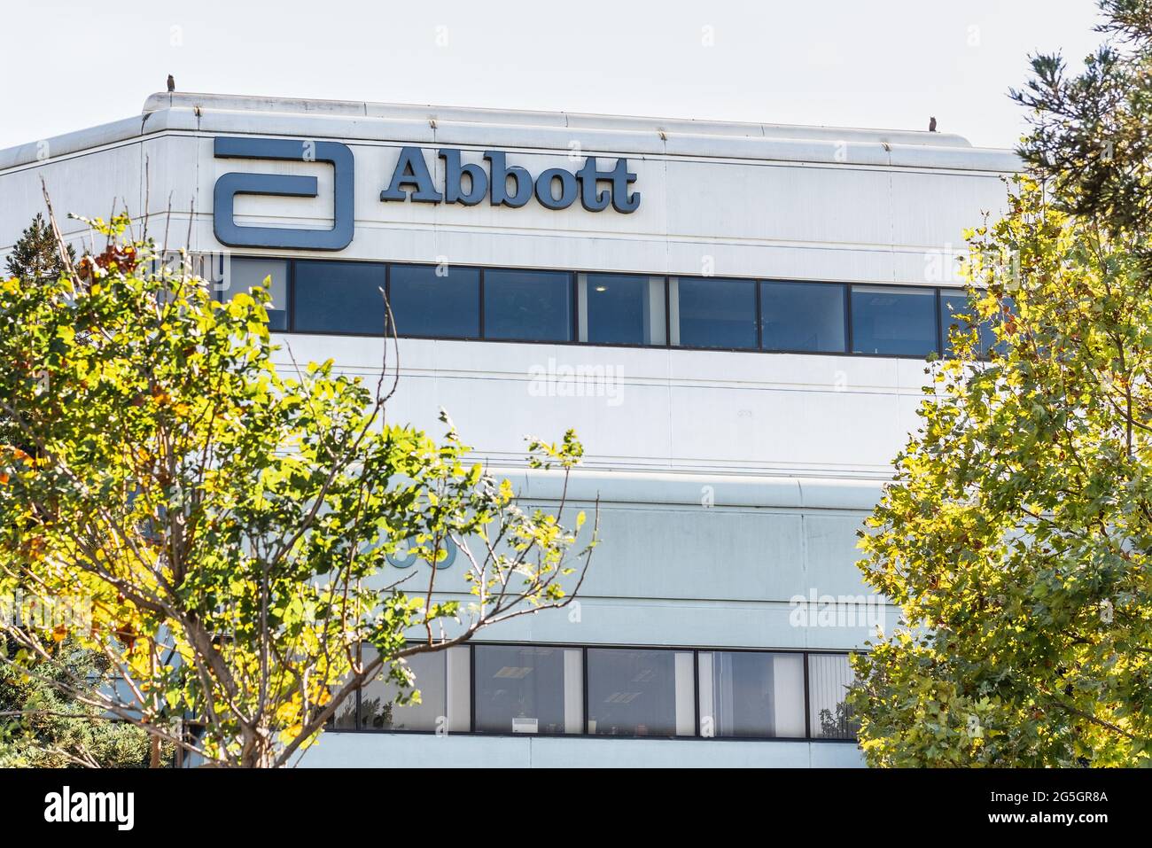 26 de septiembre de 2020 Santa Clara / CA / EE.UU. - Abbott Vascular Headquarters in Silicon Valley; Abbott Vascular, Inc es parte de Abbott Laboratories Foto de stock