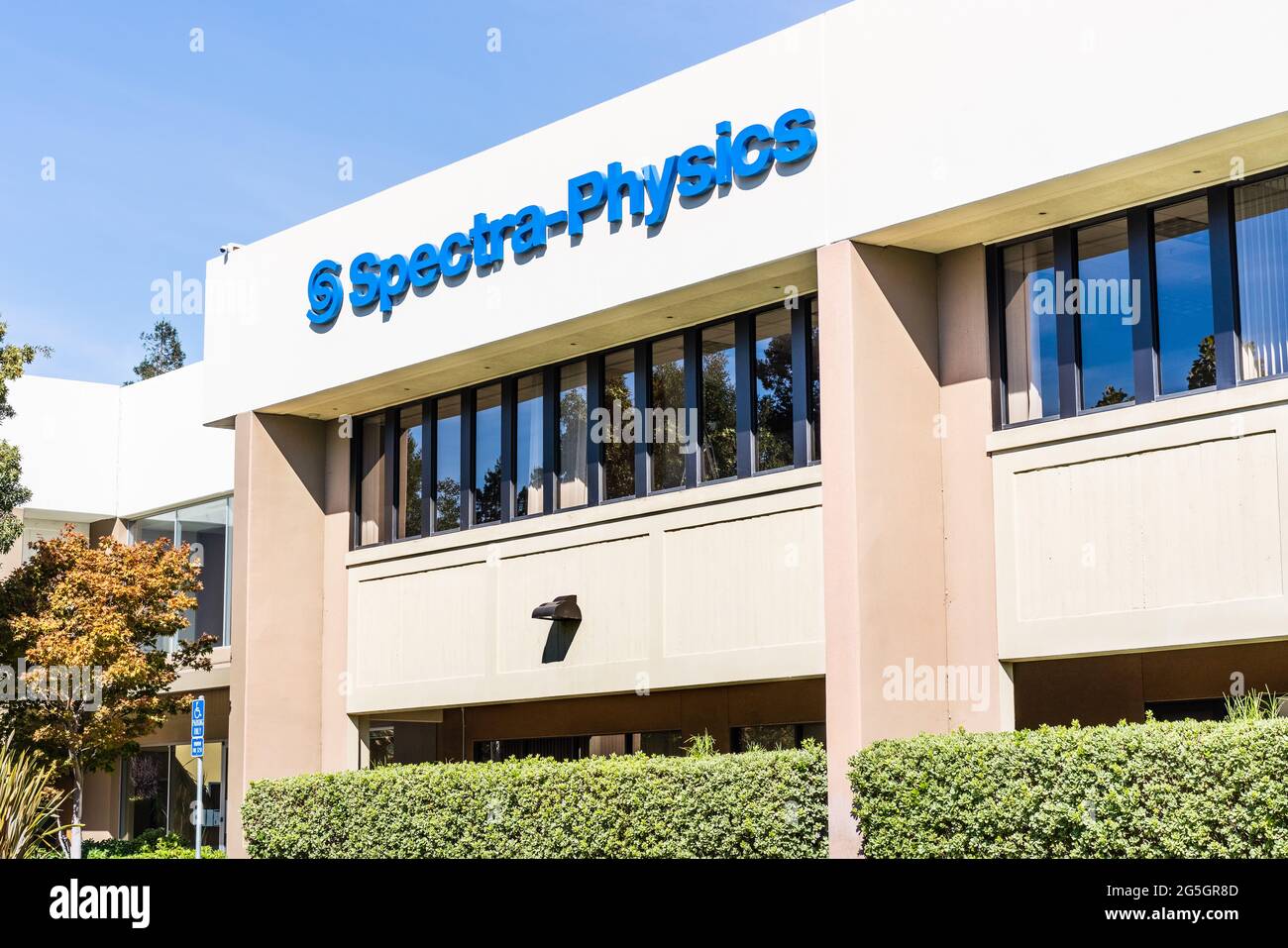 Sep 26, 2020 Santa Clara / CA / USA - Sede de Spectra-Physics en Silicon Valley; Spectra-Physics es una compañía de láser estadounidense, parte de MKS insu Foto de stock