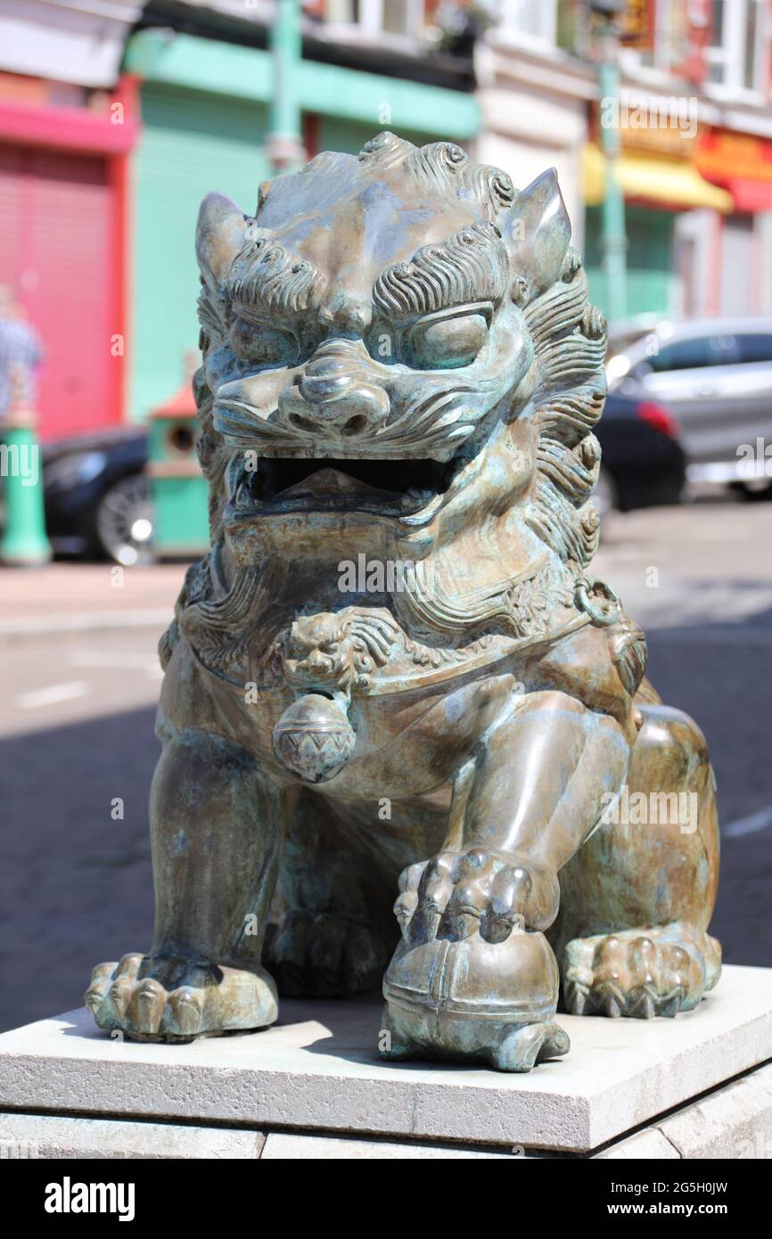 Chino Foo Dog en Nelson Street en Liverpool Foto de stock