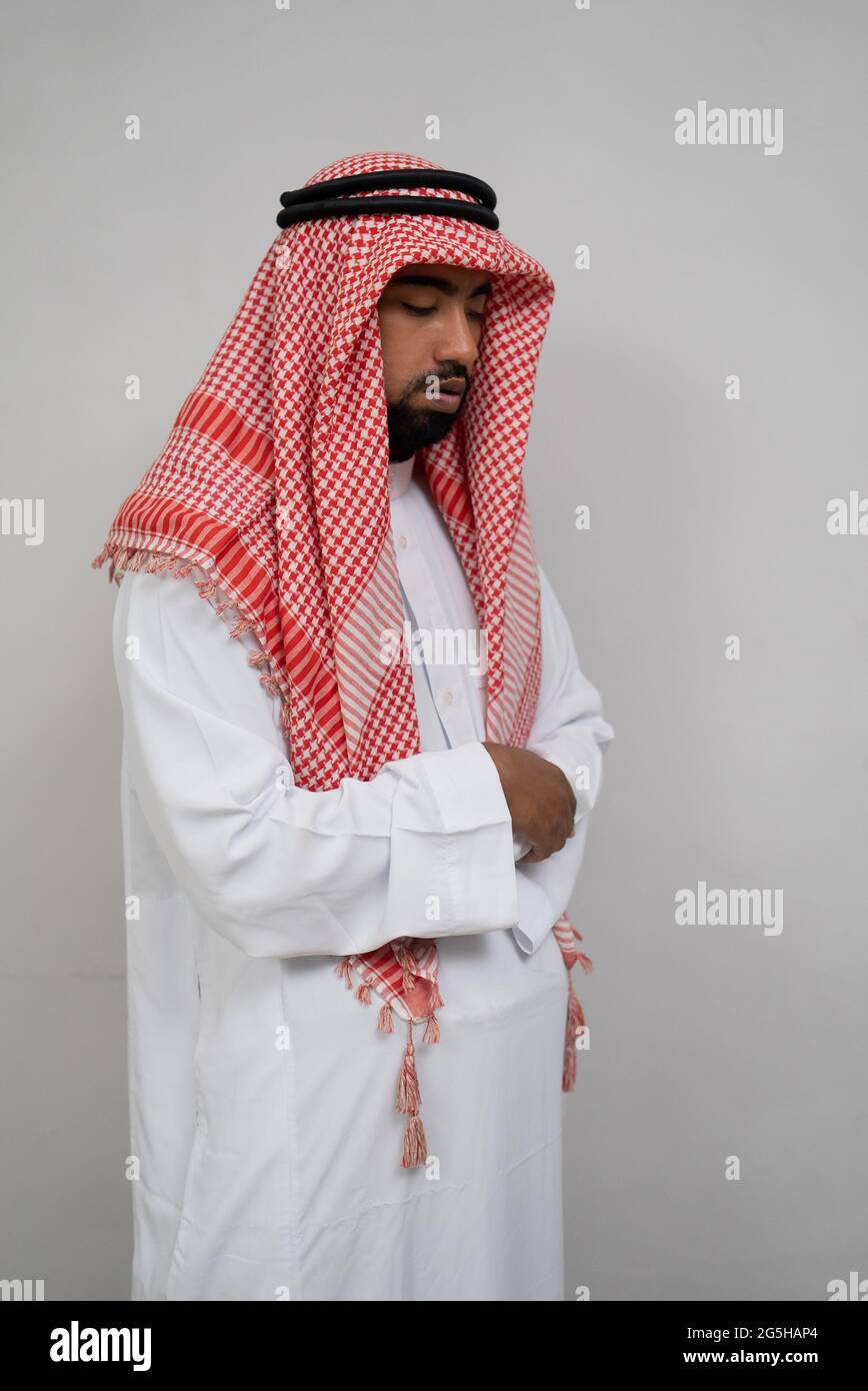 Hombre musulmán con turbante, hombre árabe Foto de stock 511337815