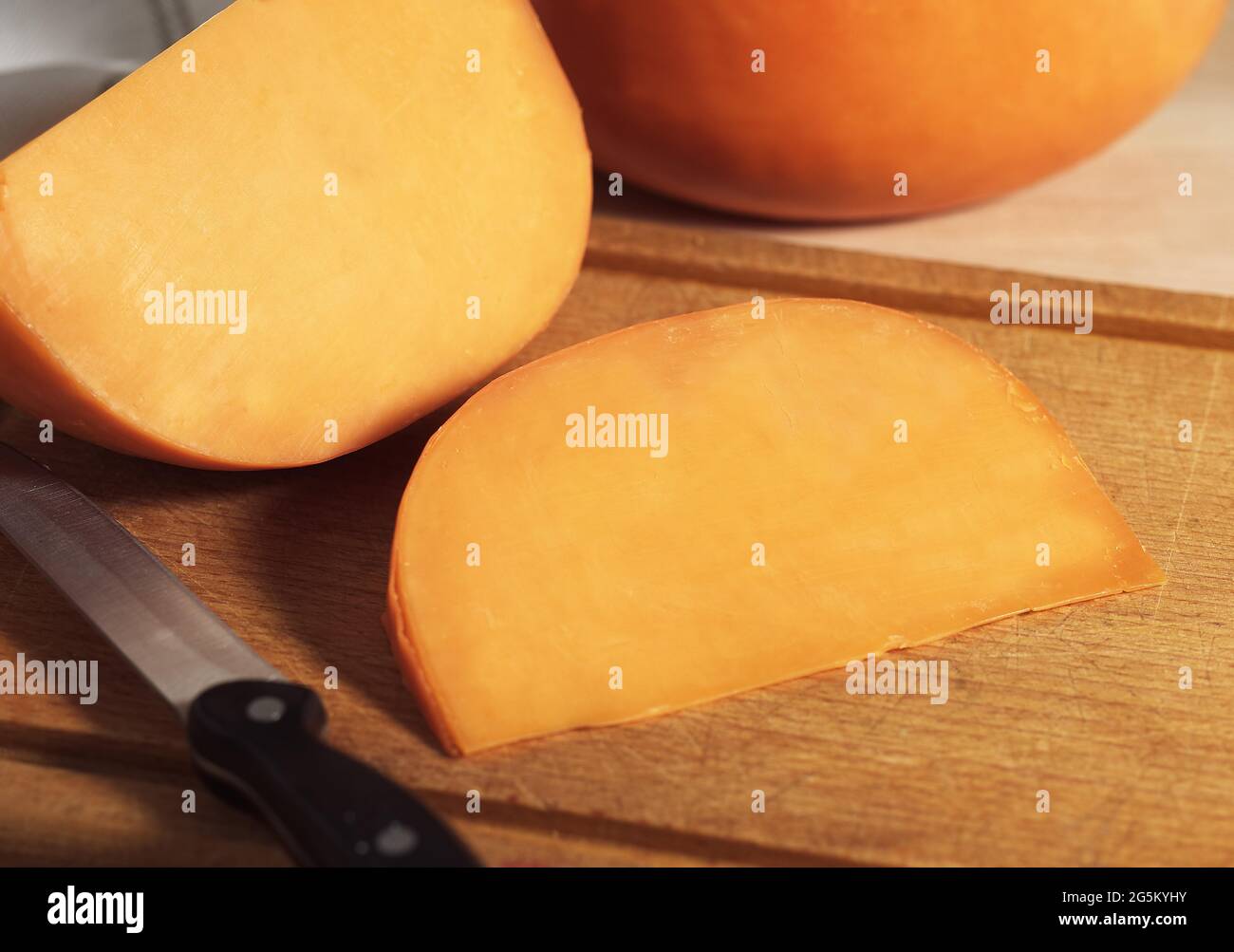 Mimolette, queso francés elaborado con leche de vaca Foto de stock