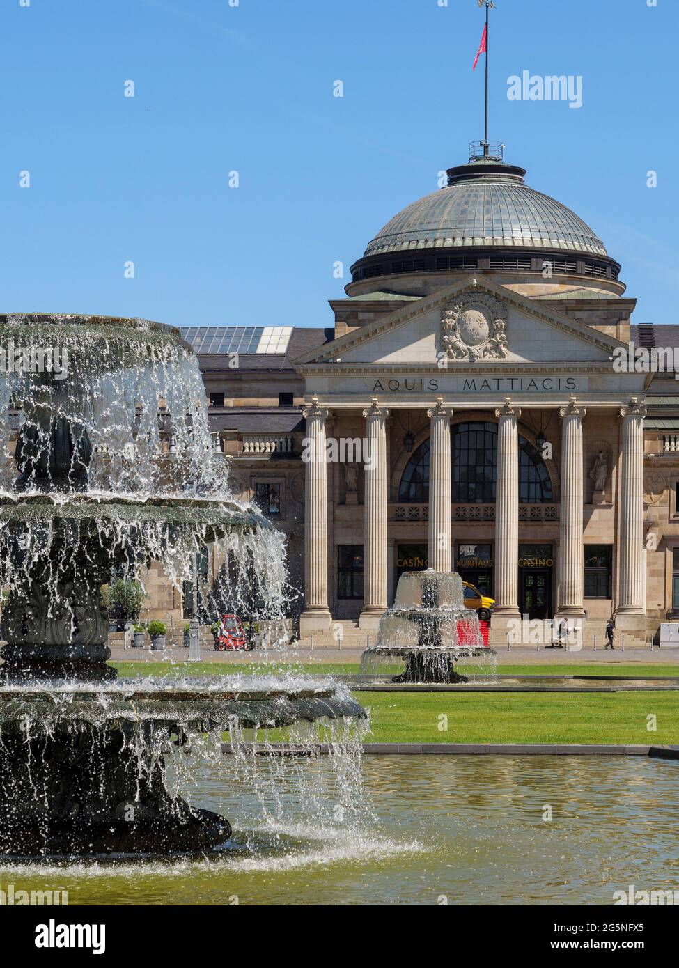 Casino und Kurhausplatz, Wiesbaden, Hesse, Alemania, Europa Foto de stock