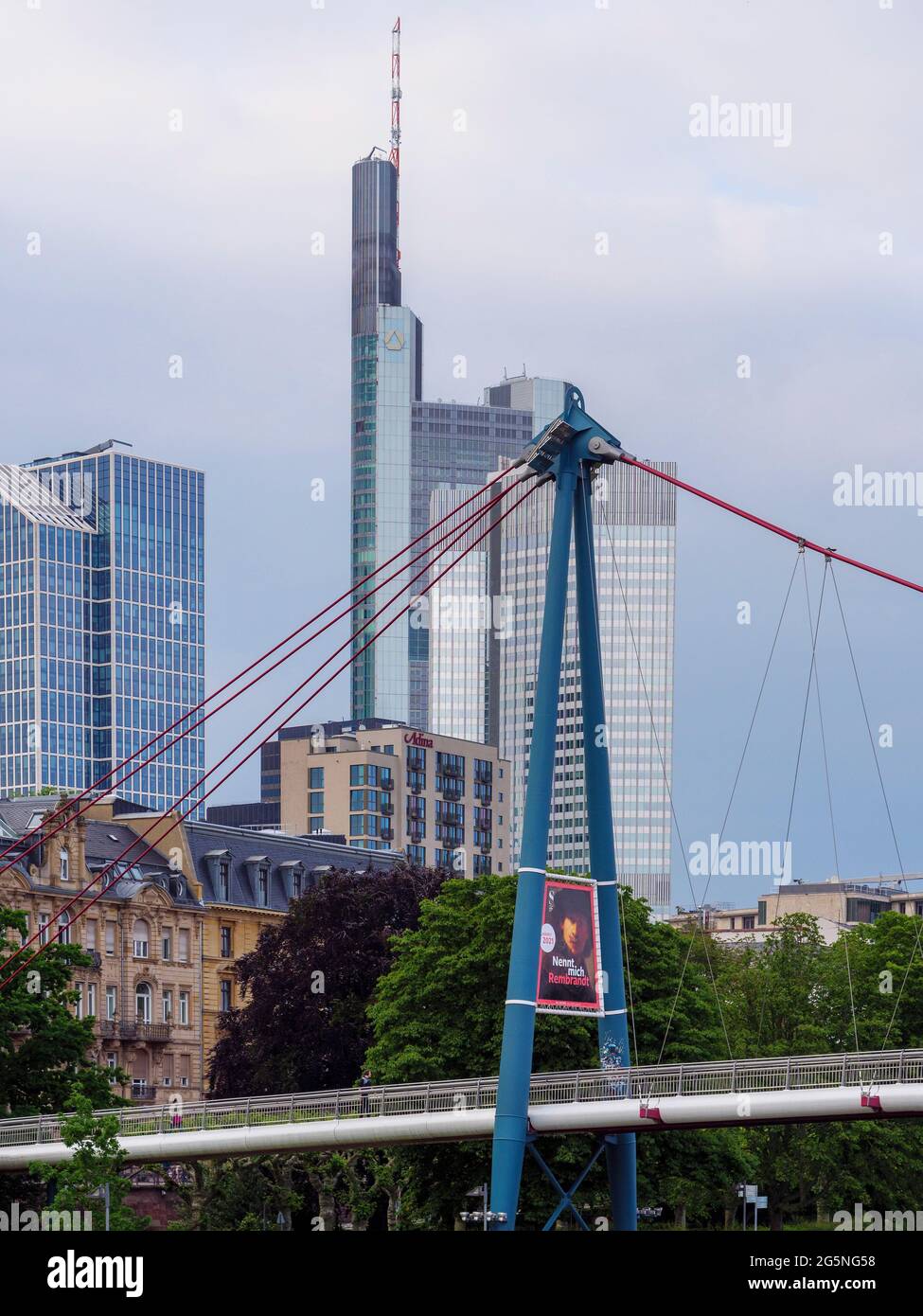 river Main, Skyline, Frankfurt, Hesse, Alemania, Europa Foto de stock