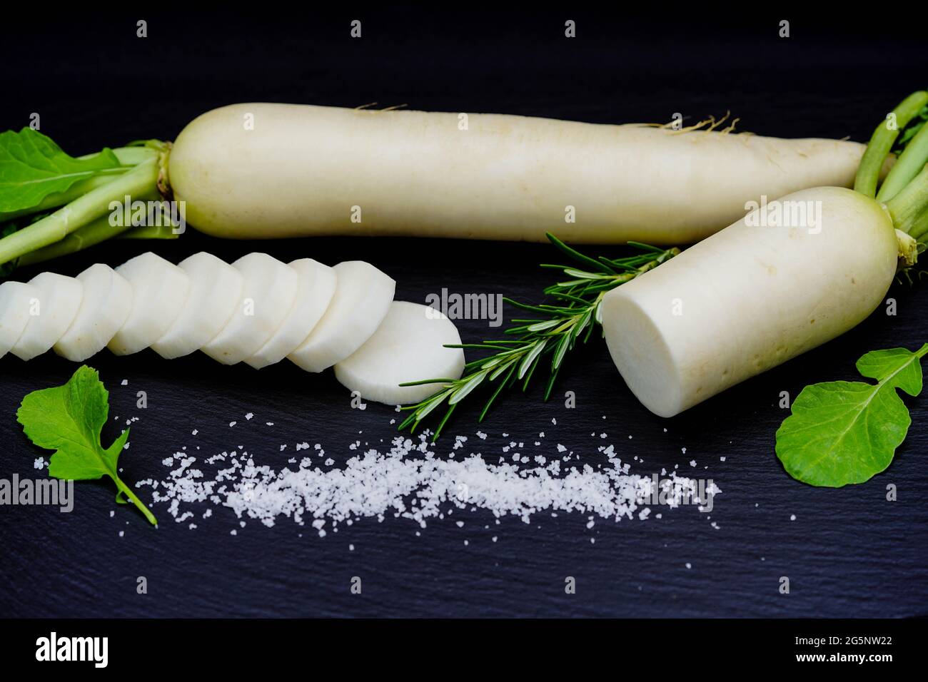 rábano la larga verdura de raíz blanca Fotografía de stock - Alamy