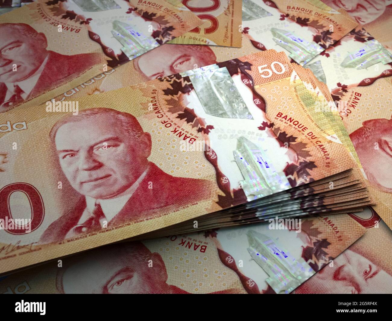 Dinero de Canadá. Billetes en dólares canadienses. Billetes CAD. 50  dólares. Negocios, finanzas, antecedentes de noticias Fotografía de stock -  Alamy